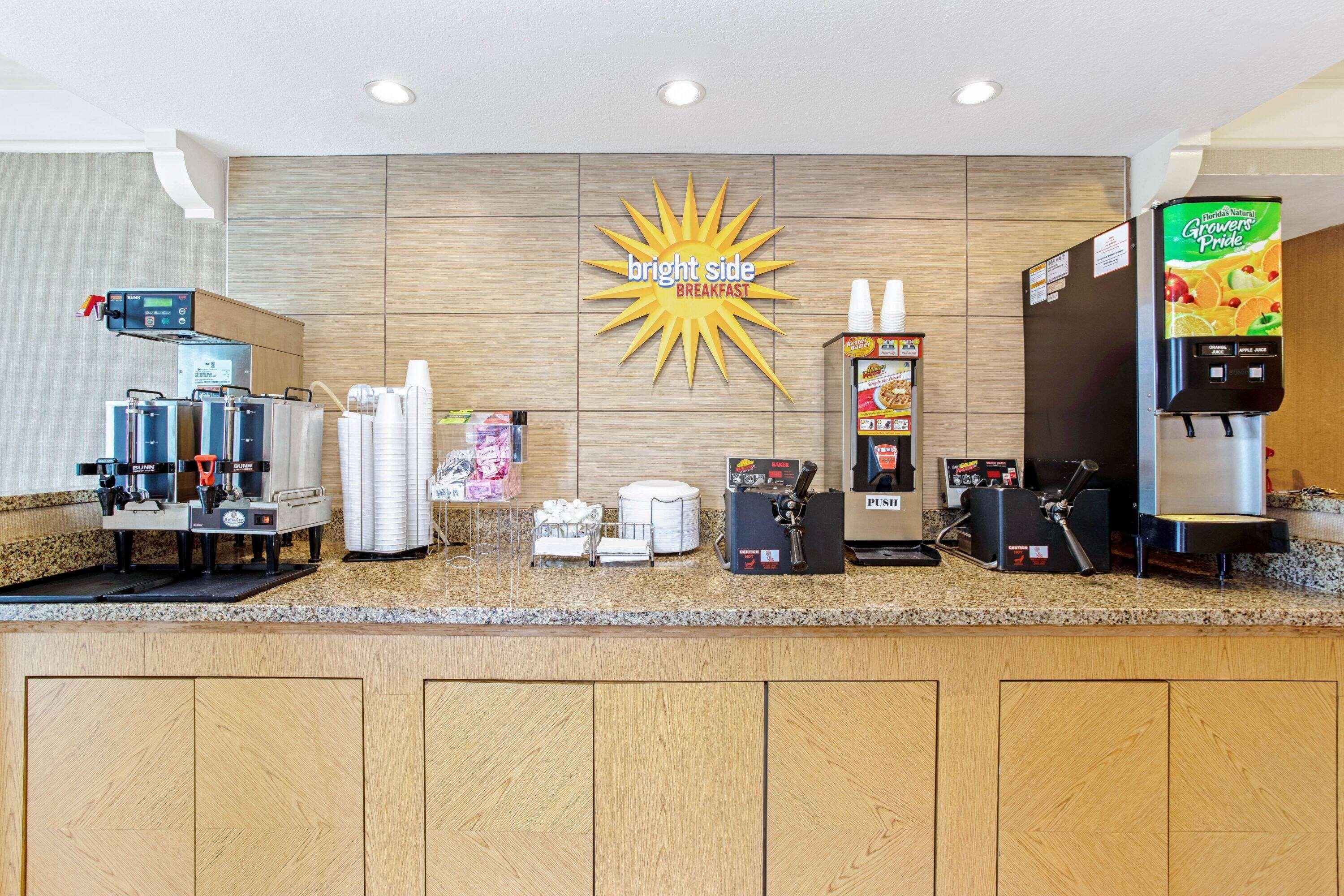 La Quinta Inn By Wyndham Orlando Airport West Eksteriør billede