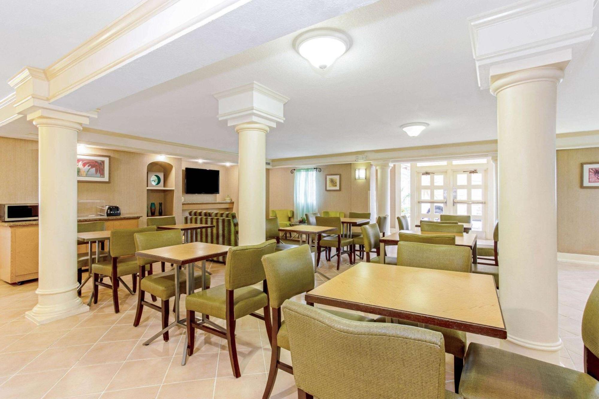 La Quinta Inn By Wyndham Orlando Airport West Eksteriør billede