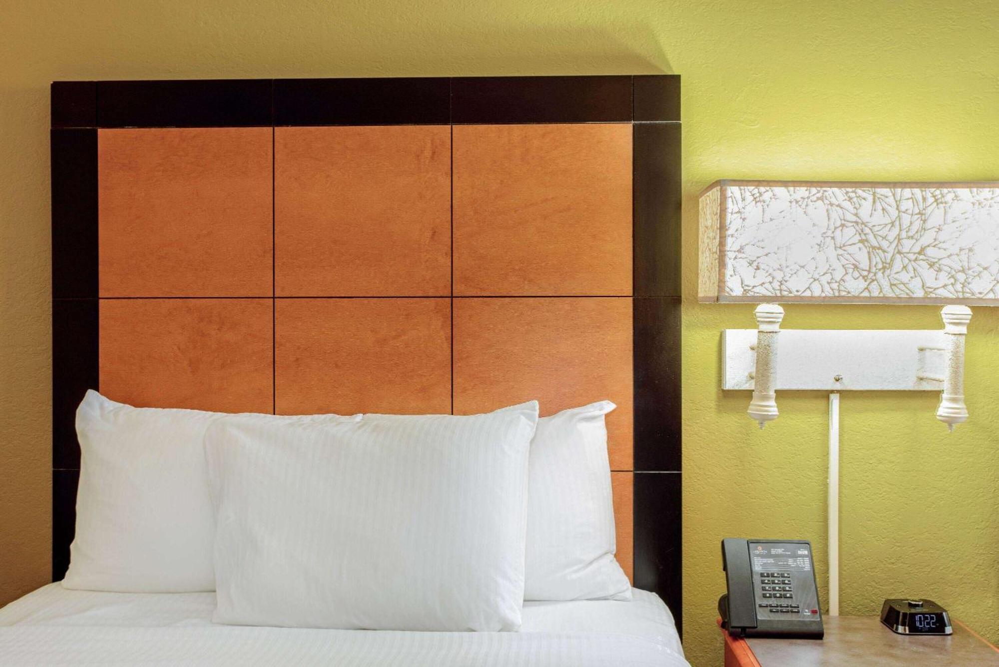 La Quinta Inn By Wyndham Orlando Airport West Eksteriør billede