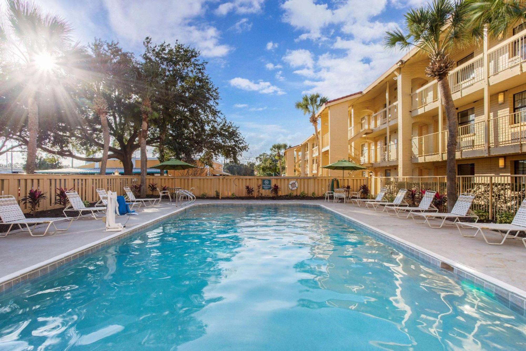 La Quinta Inn By Wyndham Orlando Airport West Eksteriør billede