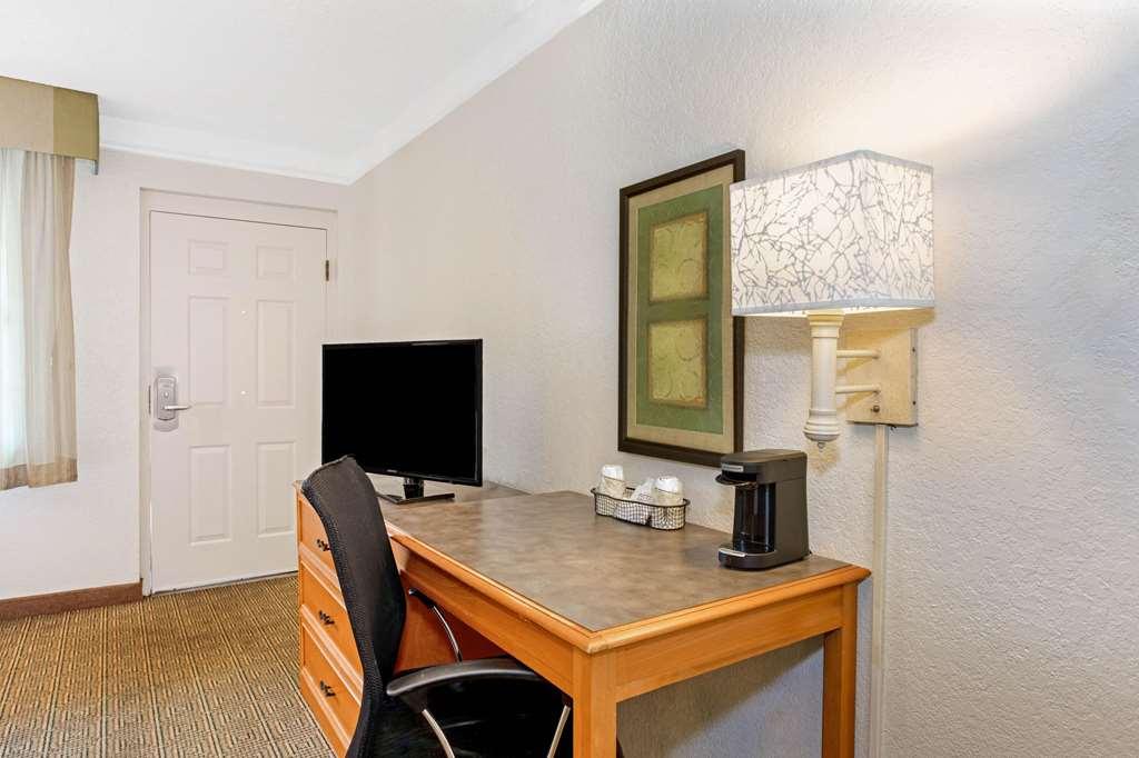 La Quinta Inn By Wyndham Orlando Airport West Værelse billede